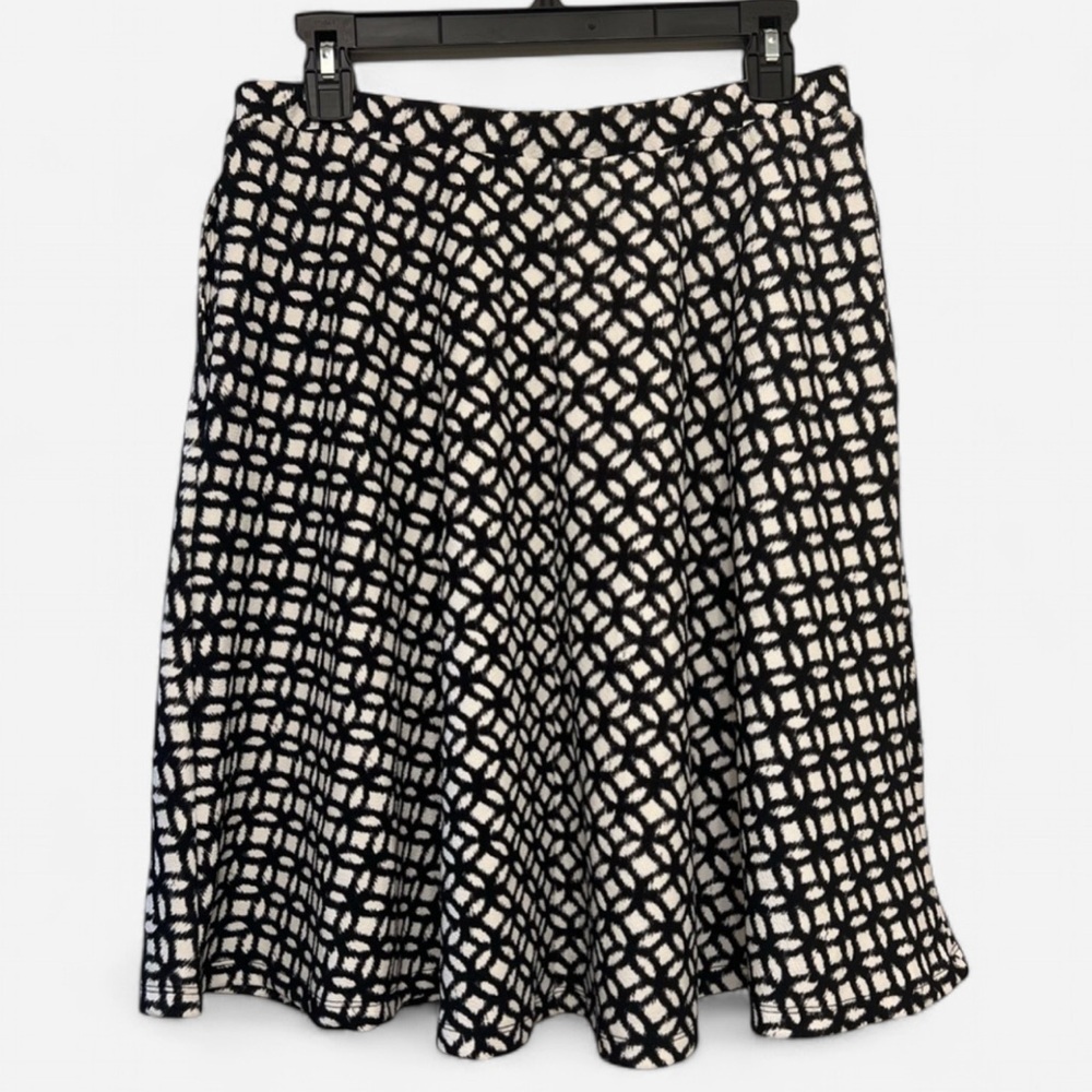 Chic Black and White Patterned Women's Skirt - Picture 6 of 6